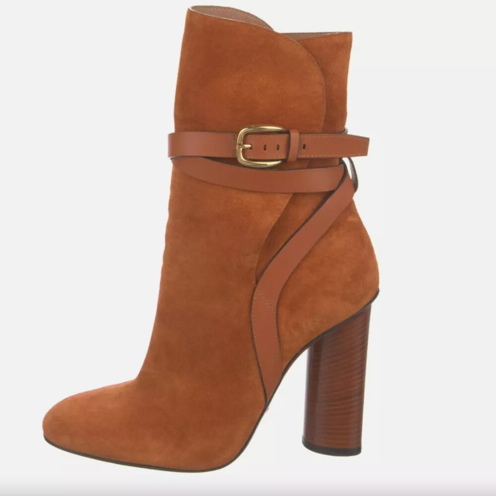 Stunning and unique Gucci suede boots!  36